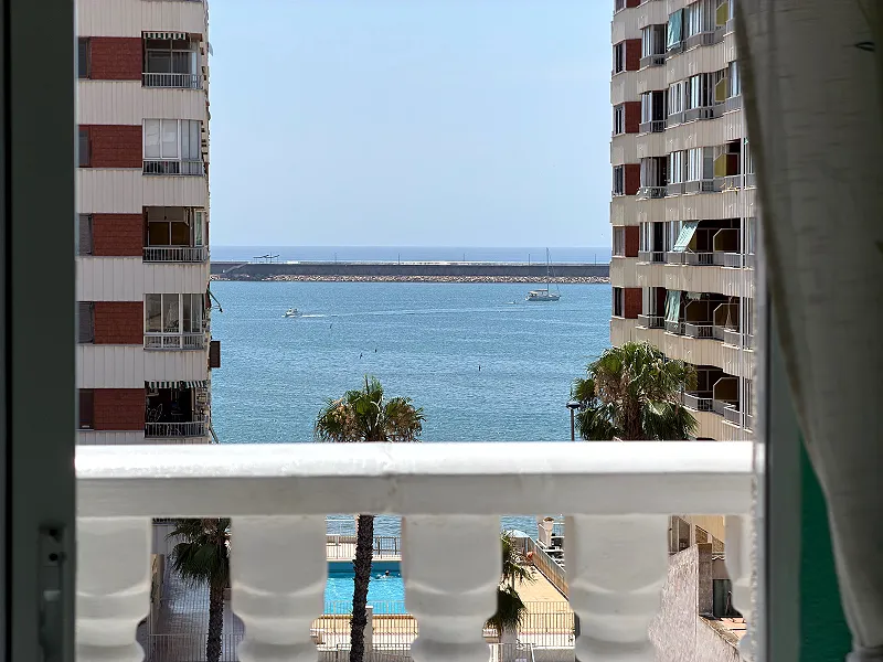 Oportunidad! Fantastico apartamento completamente exterior + 2 terrazas y vistas frontales al mar , solo 130 metros de la playa