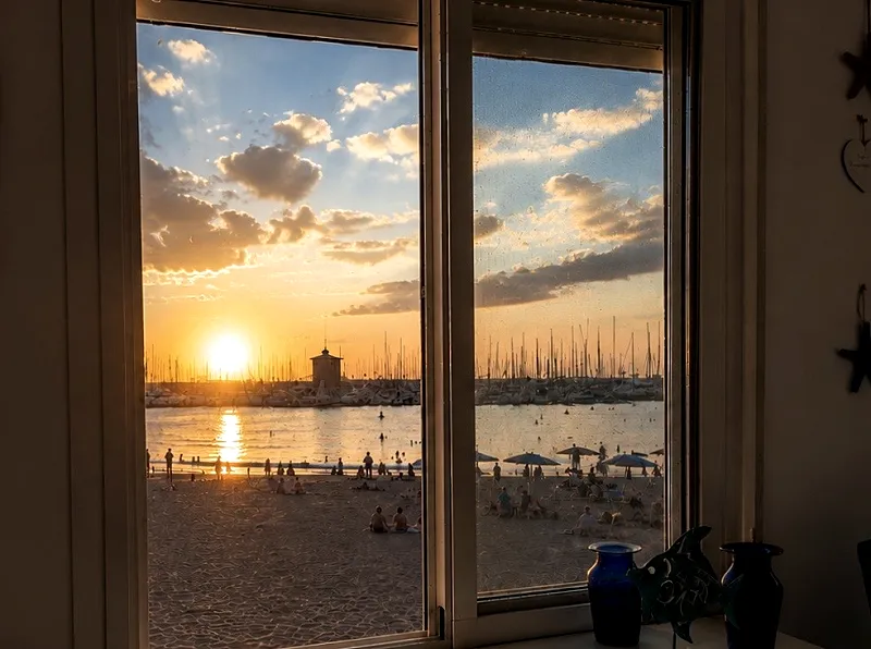 Primera Línea de Playa! Espectacular apartamento completamente reformado, con impresionantes vistas al mar