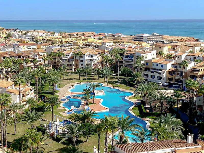 Aldea Del Mar! Impresionante apartamento con gran terraza, en urbanización exclusiva con bellísima piscina comunitaria + Garaje incluido