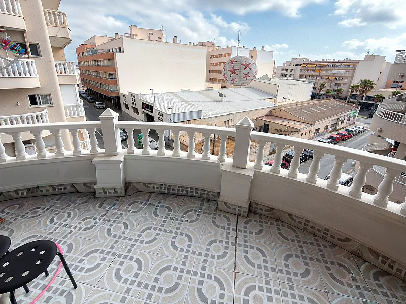 Acogedor apartamento con amplia terraza en esquina y excelentes vistas despejadas!