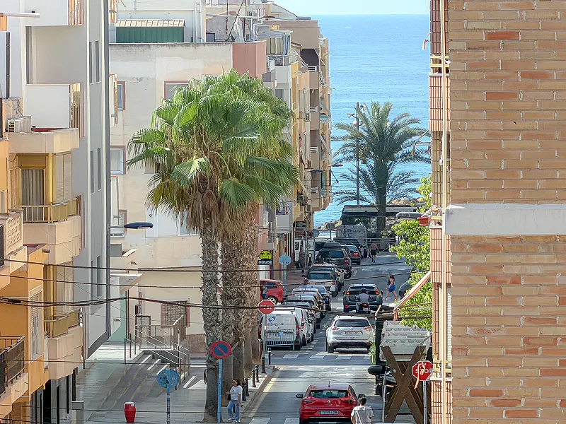 ¡Oportunidad! Amplio apartamento completamente exterior y en esquina + Terraza con vistas laterales al mar (350 mts playa del cura)