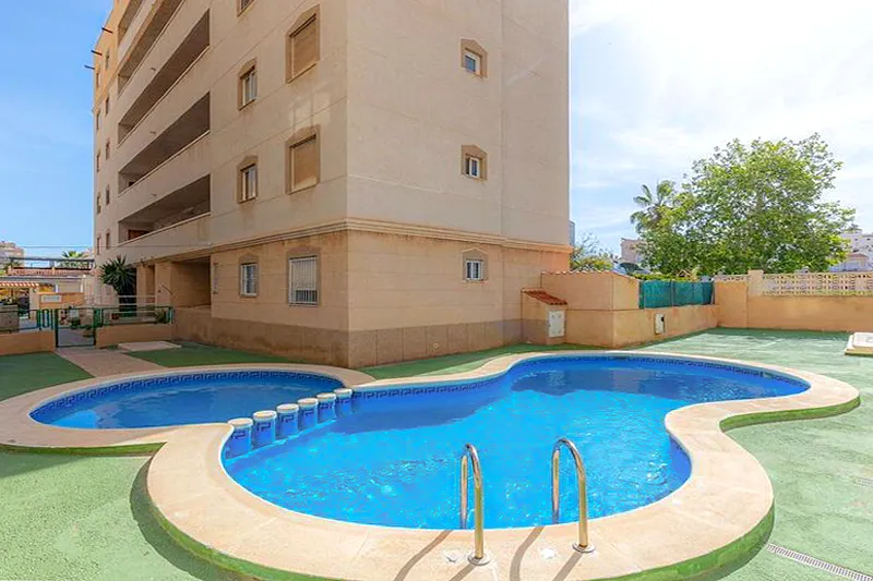 Nueva Torrevieja! Fantástico apartamento con increíble diseño + Amplia terraza con vistas panorámicas + Parking comunitario privado y piscina