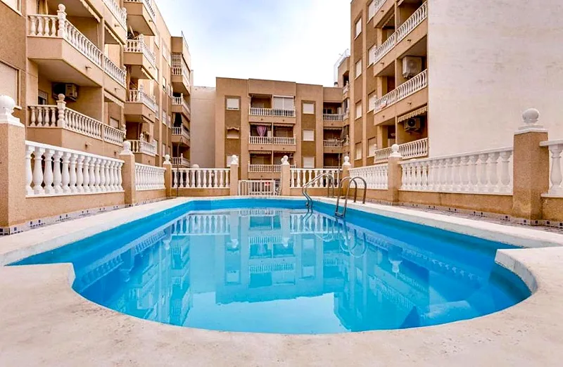 Caballero de Rodas! Acogedor apartamento con vistas laterales al mar, en urbanización exclusiva con piscina a 350 metros de la playa