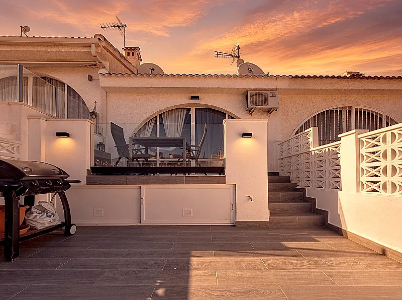 Ciudad Quesada! Magnífico Bungalow en 2 Plantas Independientes con Piscinas y Parking Comunitario Privado