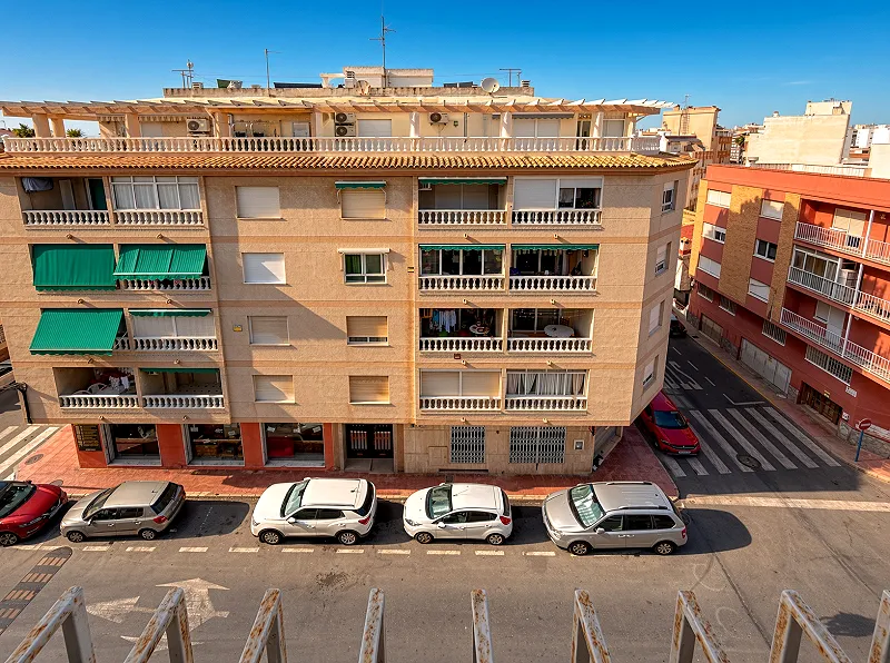 Oportunidad! Impresionante ático en esquina, todo exterior + terraza con excelentes vistas, a solo 170 mts de la playa