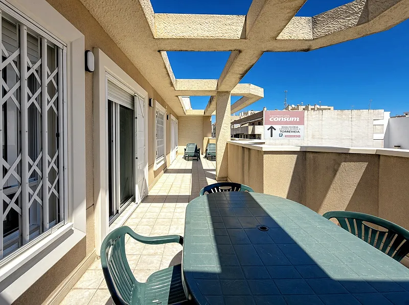 Impresionante Ático con 4 dormitorios, gigantesca terraza y excelentes vistas panorámicas + Garaje + Trastero (650 mts playa)