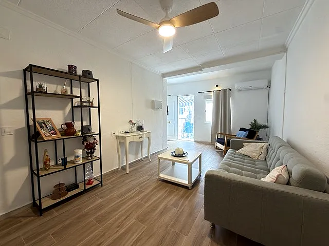 Estupendo bungalow reformado con encanto + amplia terraza ( Sin gastos de comunidad )