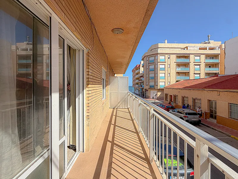 La Mata! Amplio apartamento con 4 dormitorios y amplia terraza con vistas laterales al mar