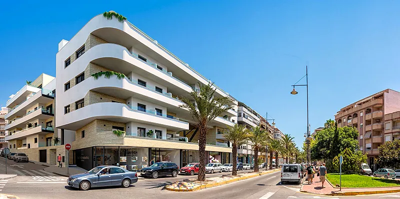 Atractivos apartamentos nuevos justo al lado de la playa de Los Locos en Torrevieja.