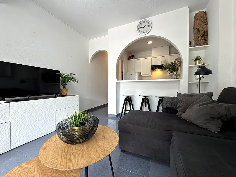 Luminoso apartamento con magnífico diseño + Amplia terraza con excelentes vistas despejadas