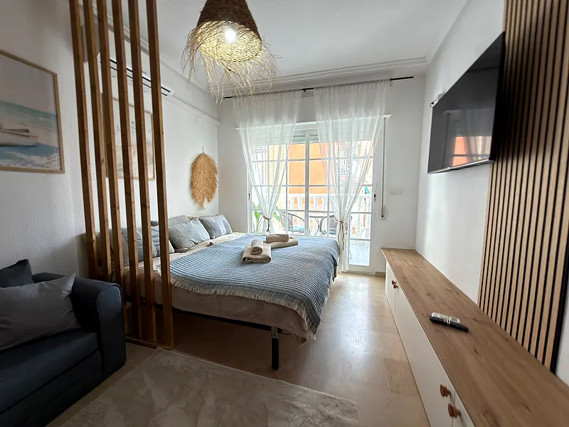 Playa de los Locos! Exclusivo estudio tipo loft moderno y funcional con amplia terraza y vistas laterales al mar (80 mts playa)