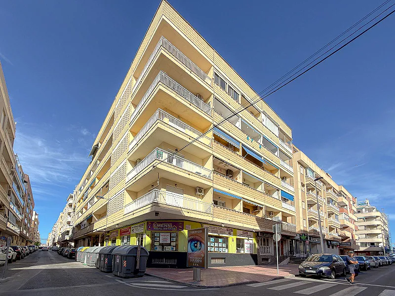 Purisima! Amplio apartamento con excelente distribución de espacios y cómoda terraza a 130 mts de la playa